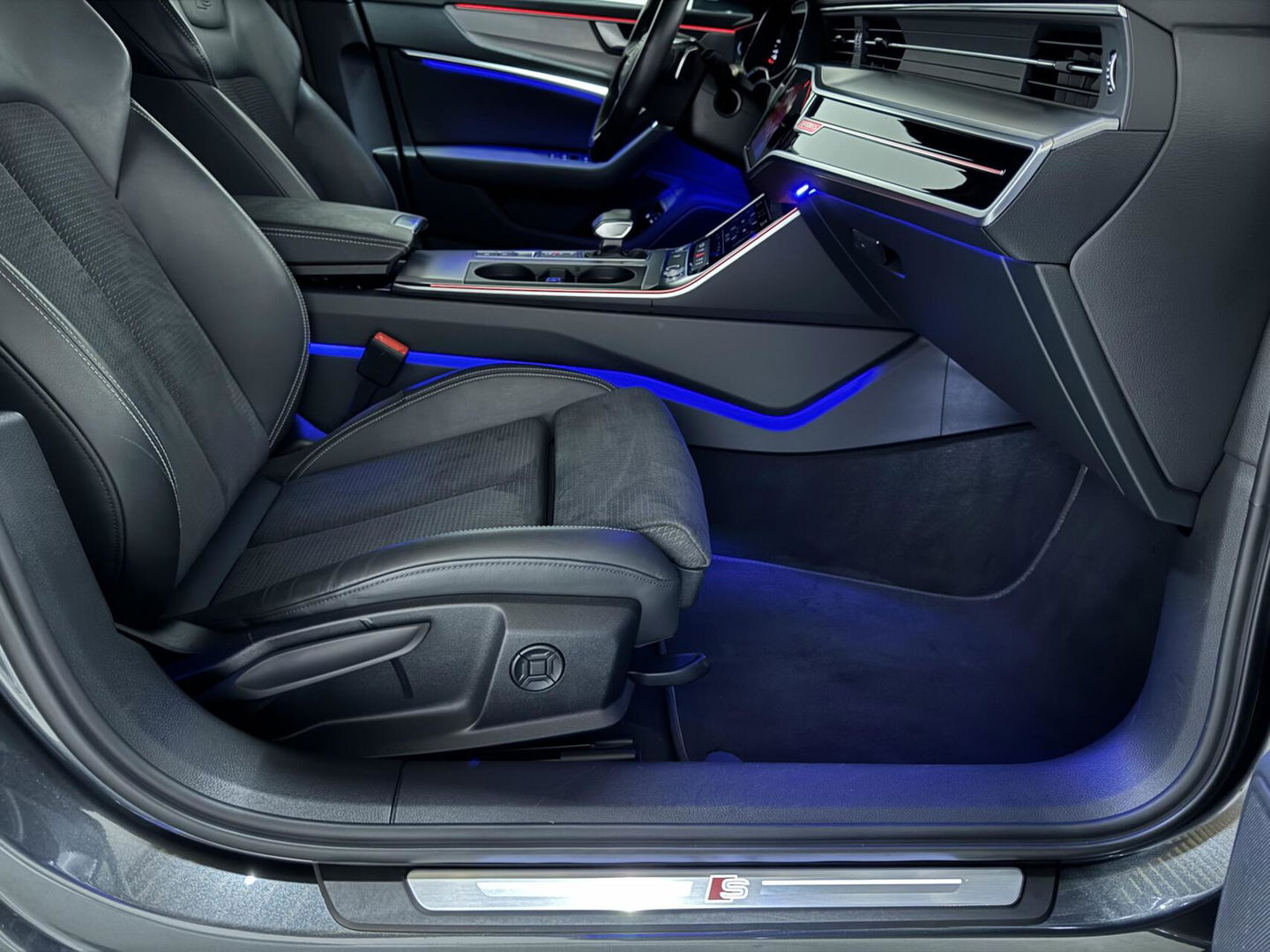 Audi A6 Avant 55 TFSI e Quattro Competition S-Line Edition Pano HUD Sfeer