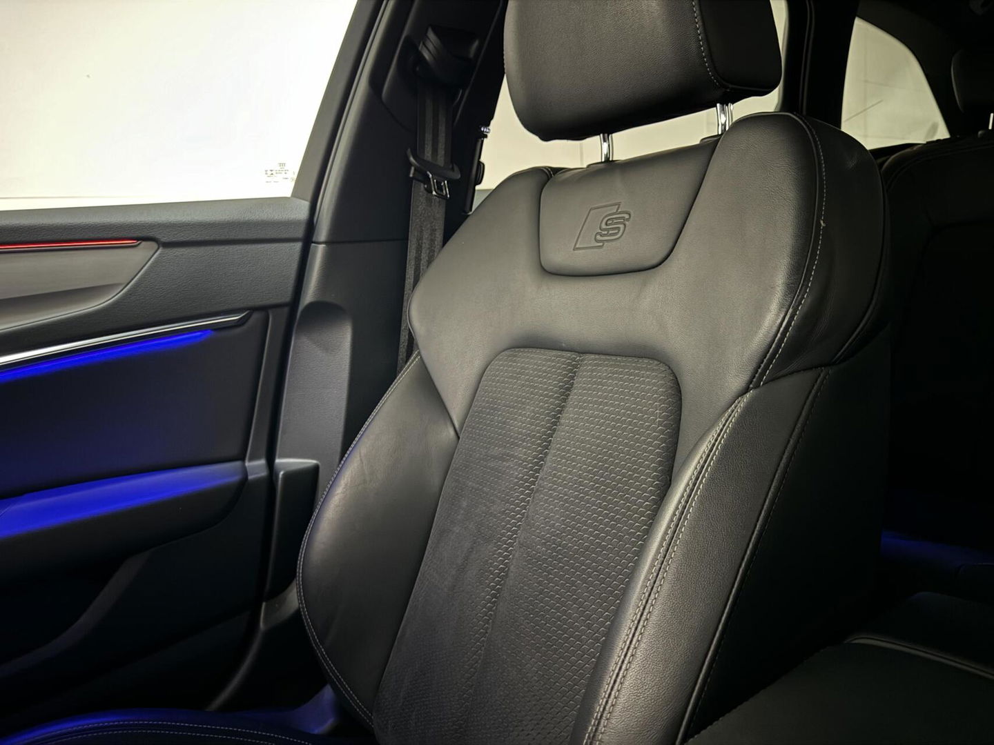 Audi A6 Avant 55 TFSI e Quattro Competition S-Line Edition Pano HUD Sfeer