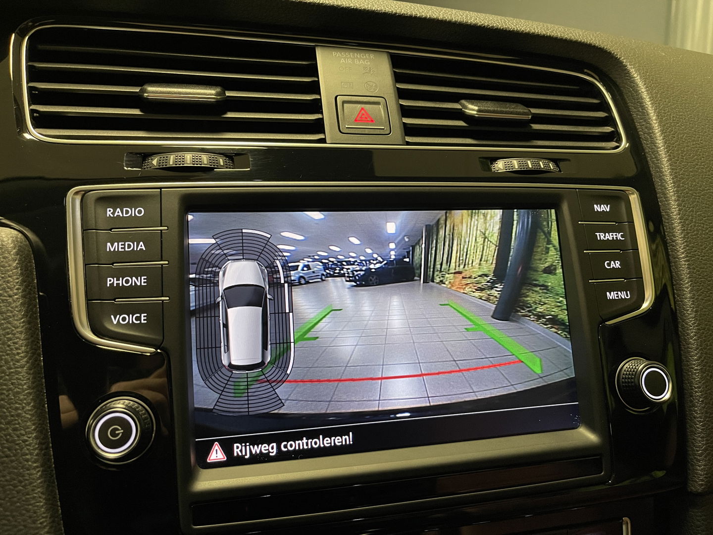 Volkswagen Golf 1.4 TSI ACT Highline | Automaat! | Panoramadak | Leder | Adaptieve Cruise Control | Lane Assist | Camera | Stoelverwarming | Xenon | Navigatie | Bluetooth | Grootlicht Assistent |