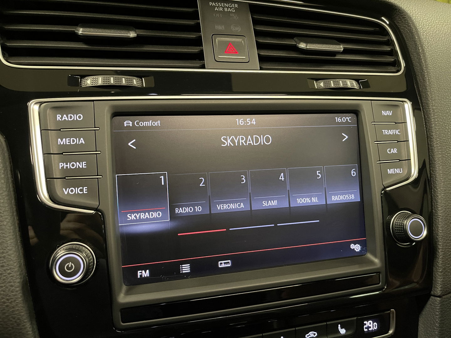 Volkswagen Golf 1.4 TSI ACT Highline | Automaat! | Panoramadak | Leder | Adaptieve Cruise Control | Lane Assist | Camera | Stoelverwarming | Xenon | Navigatie | Bluetooth | Grootlicht Assistent |