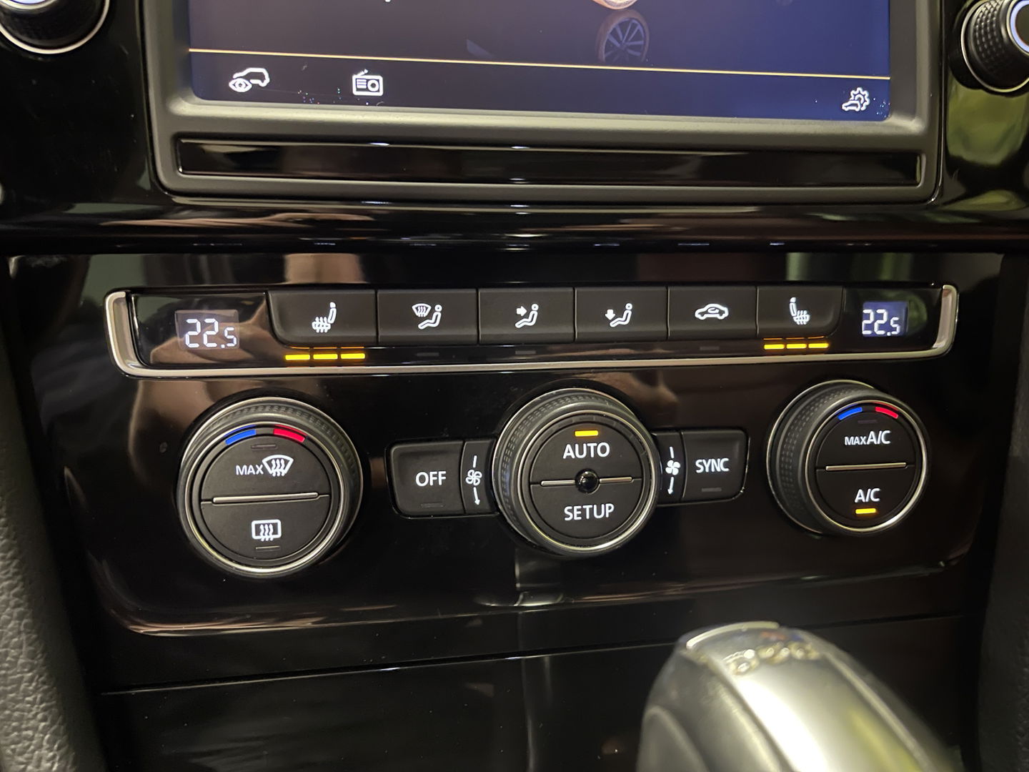 Volkswagen Golf 1.4 TSI ACT Highline | Automaat! | Panoramadak | Leder | Adaptieve Cruise Control | Lane Assist | Camera | Stoelverwarming | Xenon | Navigatie | Bluetooth | Grootlicht Assistent |