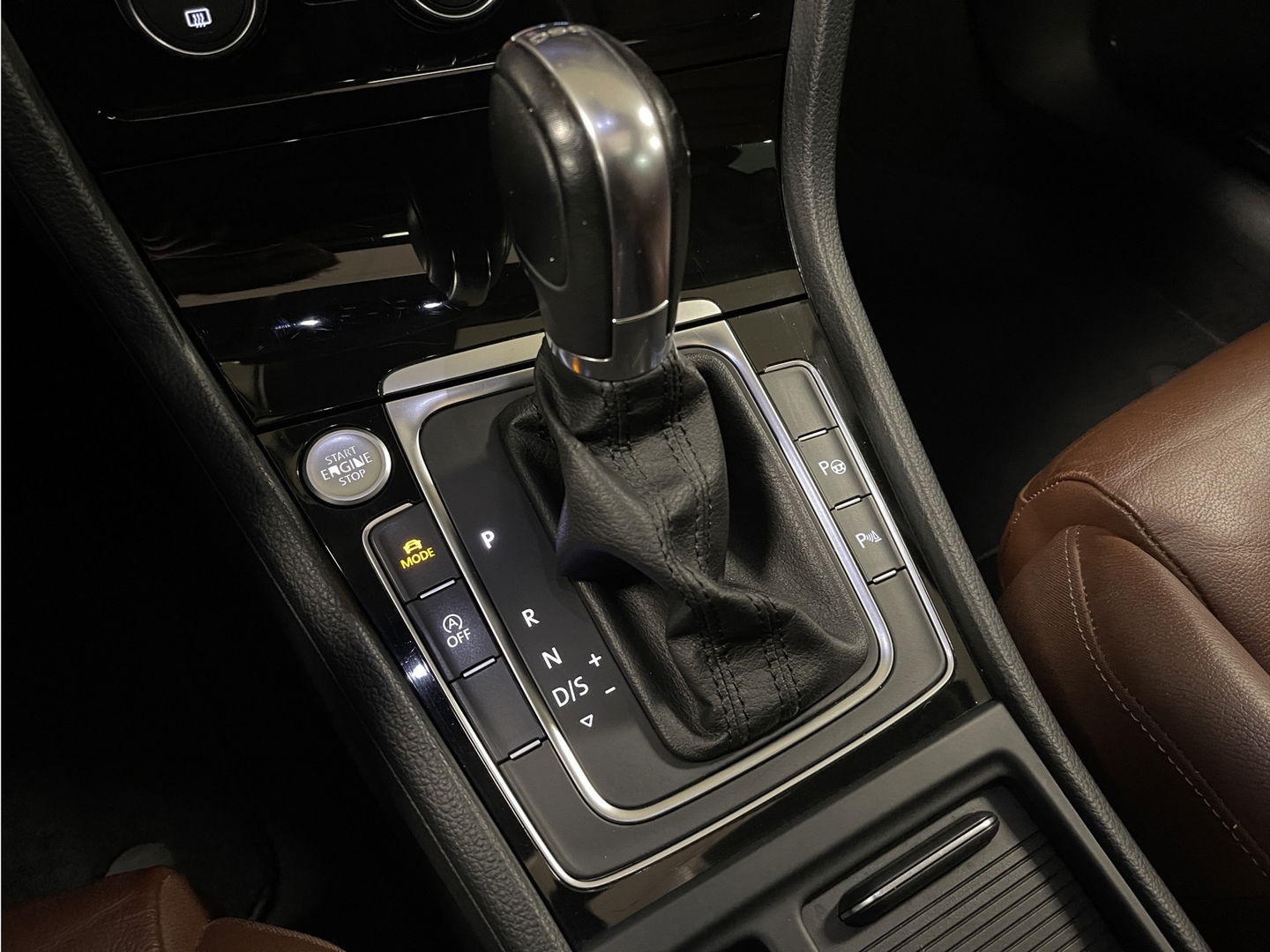 Volkswagen Golf 1.4 TSI ACT Highline | Automaat! | Panoramadak | Leder | Adaptieve Cruise Control | Lane Assist | Camera | Stoelverwarming | Xenon | Navigatie | Bluetooth | Grootlicht Assistent |