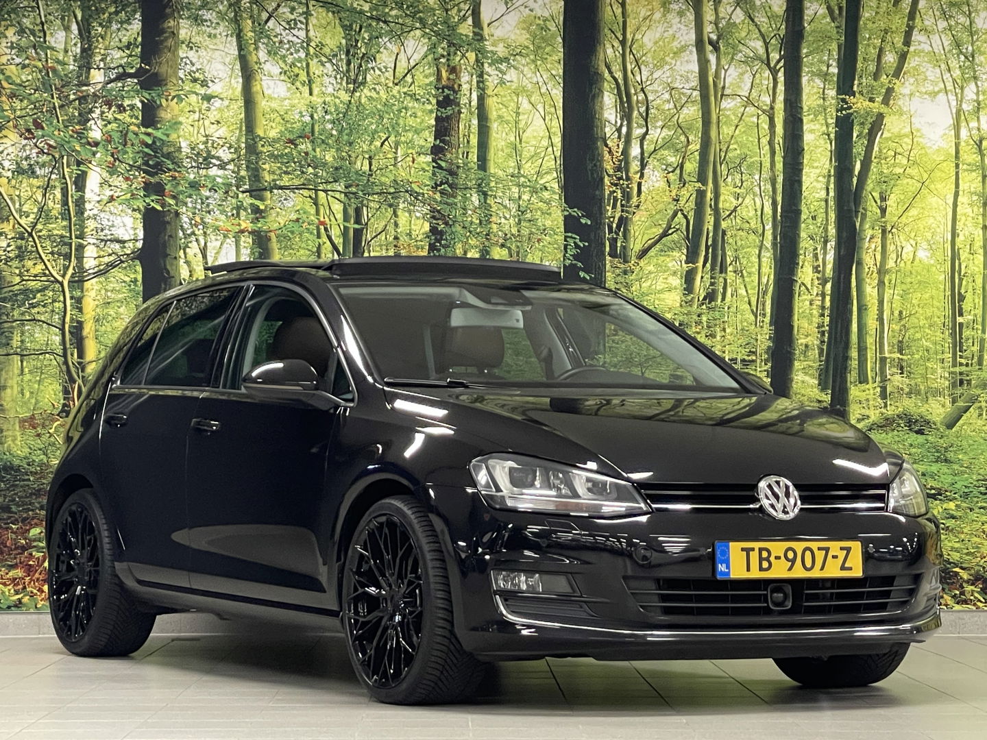 Volkswagen Golf 1.4 TSI ACT Highline | Automaat! | Panoramadak | Leder | Adaptieve Cruise Control | Lane Assist | Camera | Stoelverwarming | Xenon | Navigatie | Bluetooth | Grootlicht Assistent |