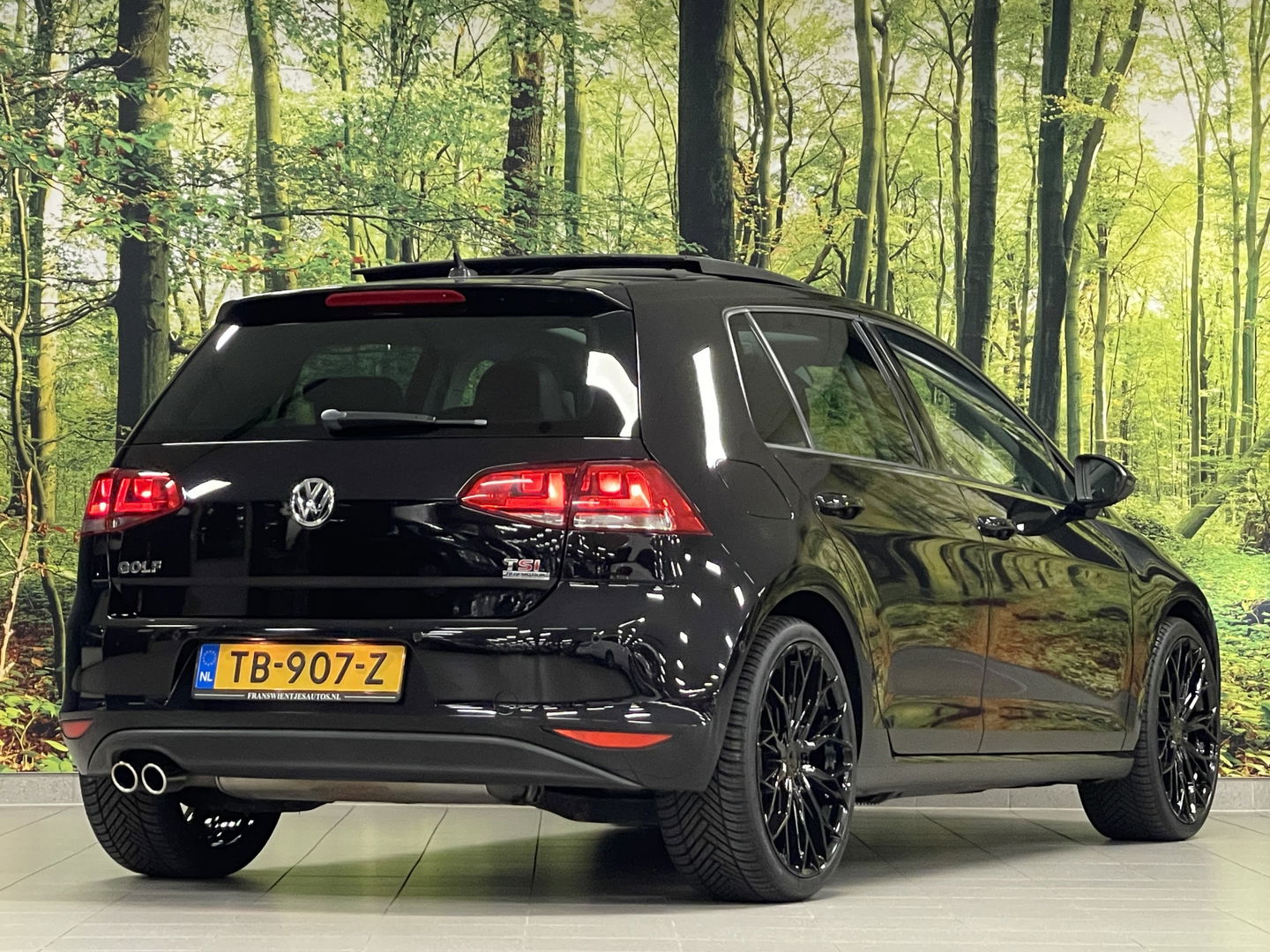 Volkswagen Golf 1.4 TSI ACT Highline | Automaat! | Panoramadak | Leder | Adaptieve Cruise Control | Lane Assist | Camera | Stoelverwarming | Xenon | Navigatie | Bluetooth | Grootlicht Assistent |