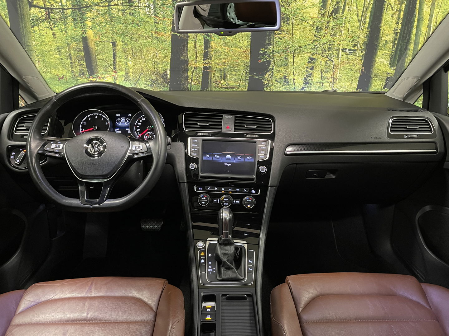 Volkswagen Golf 1.4 TSI ACT Highline | Automaat! | Panoramadak | Leder | Adaptieve Cruise Control | Lane Assist | Camera | Stoelverwarming | Xenon | Navigatie | Bluetooth | Grootlicht Assistent |