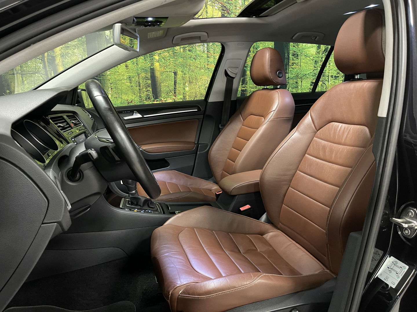 Volkswagen Golf 1.4 TSI ACT Highline | Automaat! | Panoramadak | Leder | Adaptieve Cruise Control | Lane Assist | Camera | Stoelverwarming | Xenon | Navigatie | Bluetooth | Grootlicht Assistent |