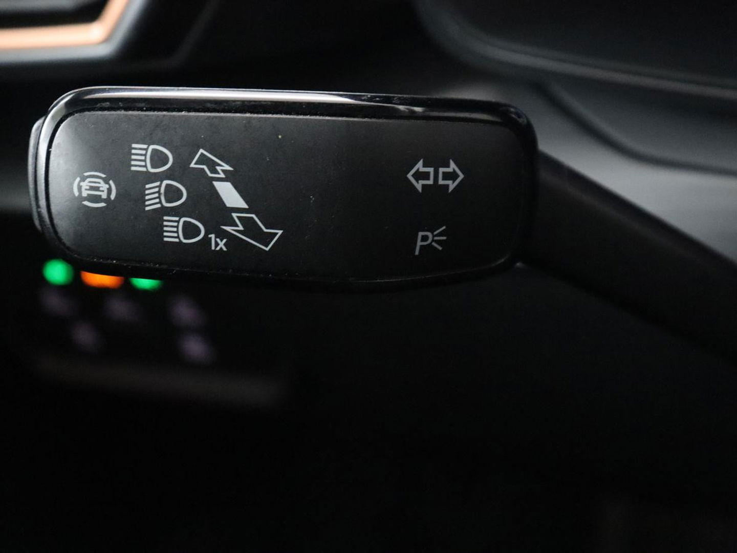 CUPRA Leon 1.4 eHybrid VZ | 245pk | Stoelverwarming | Carplay | Camera | Sfeerverlichting | Navigatie | Adaptive cruise | Keyless | Sportstoelen | 19'' | Full LED | Stuurverwarming | PHEV | Plug In