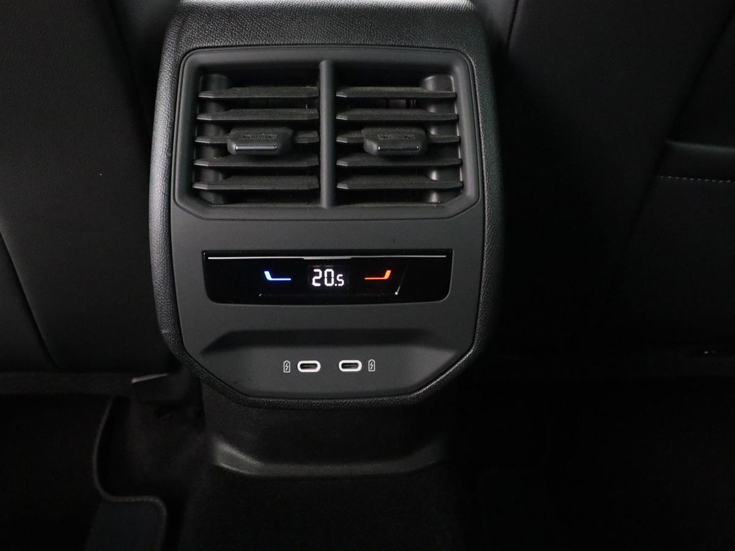 CUPRA Leon 1.4 eHybrid VZ | 245pk | Stoelverwarming | Carplay | Camera | Sfeerverlichting | Navigatie | Adaptive cruise | Keyless | Sportstoelen | 19'' | Full LED | Stuurverwarming | PHEV | Plug In