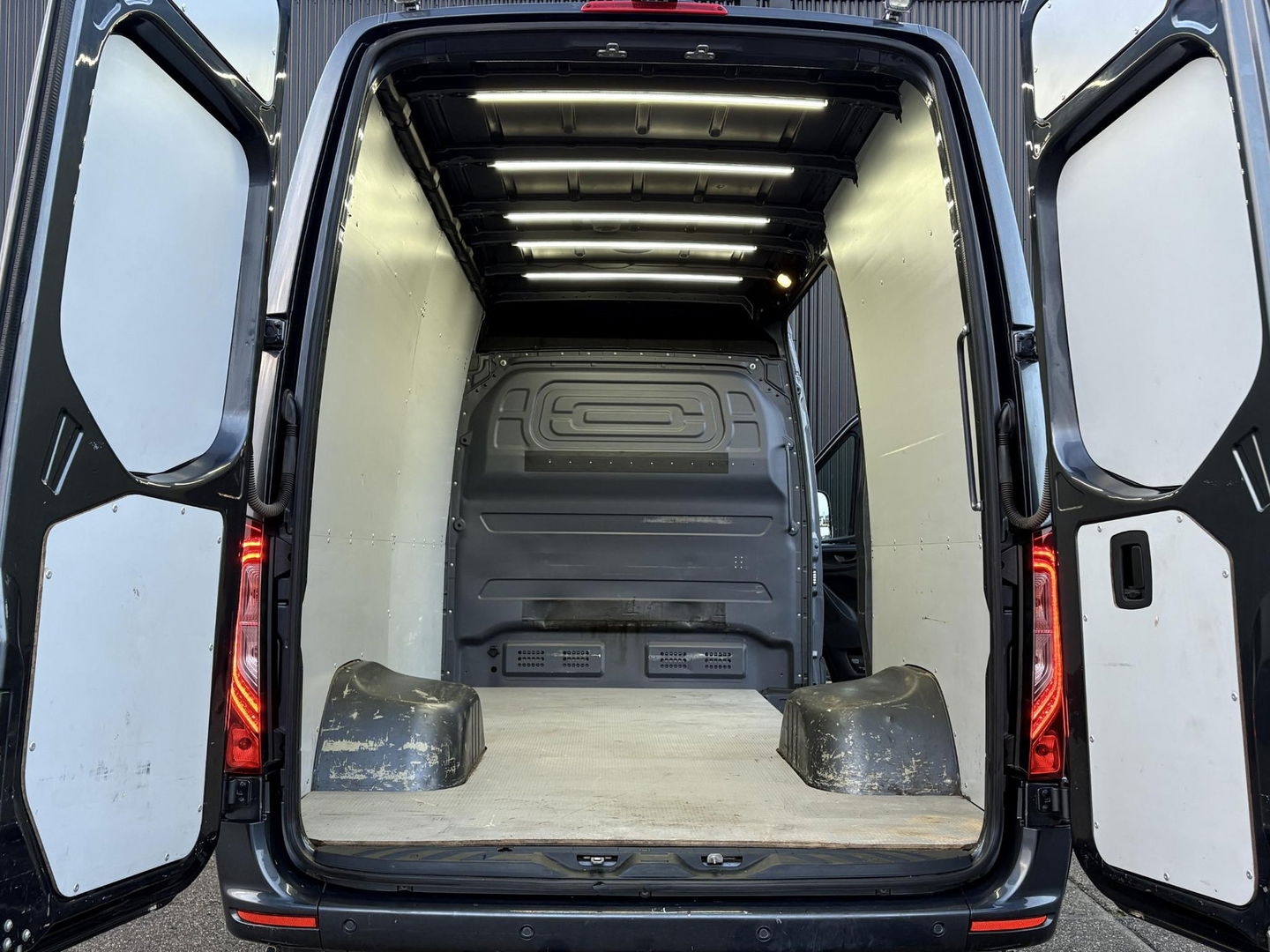 Mercedes-Benz Sprinter 519 3.0 CDI V6 L2H2 EURO 6 | DUBBELLUCHT | LED | ADAPTIVE CRUISE | 3500KG TREKKEN | DISTRONIC