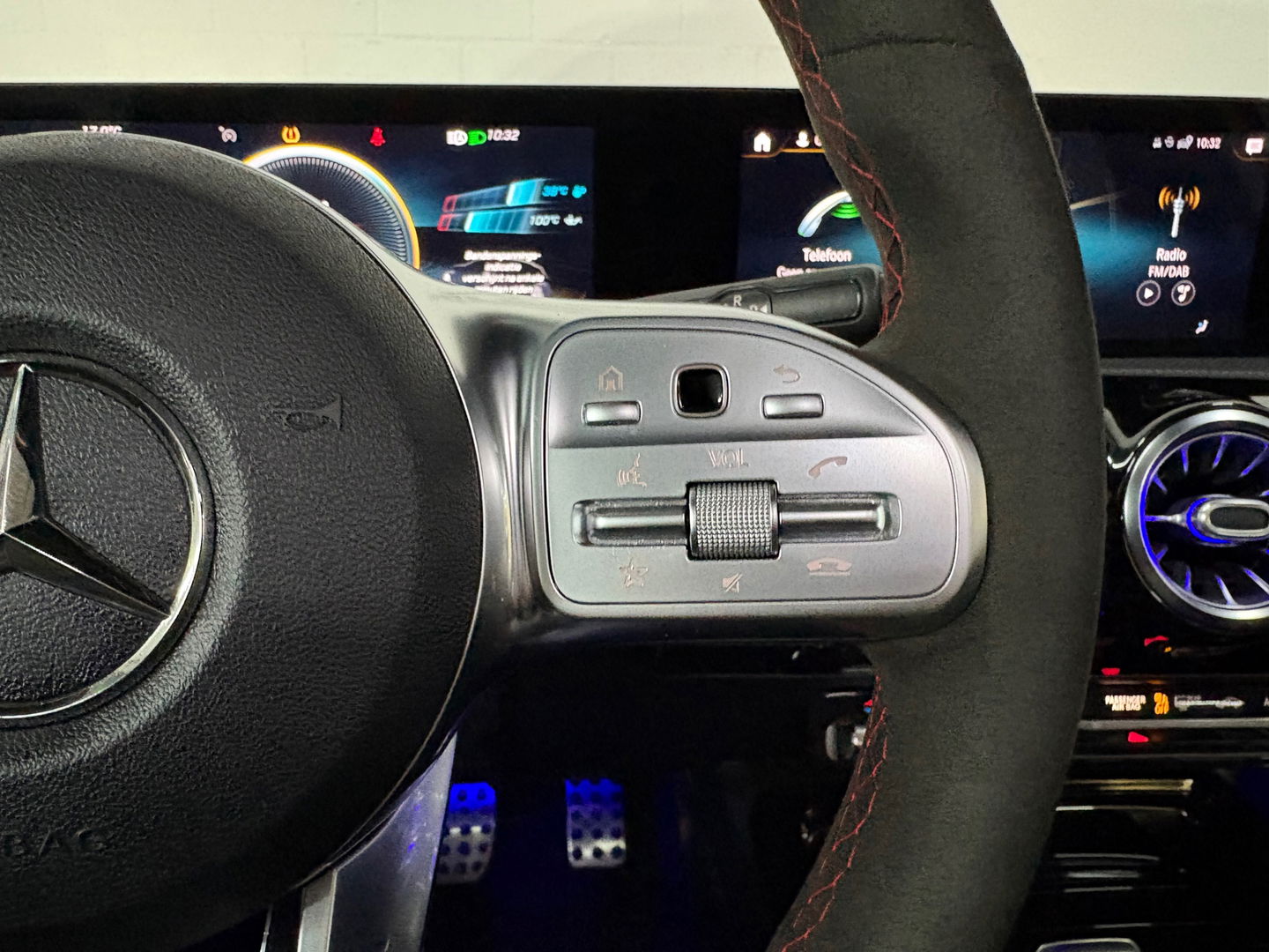 Mercedes-Benz A-Klasse AMG 35 4MATIC Premium Plus Pano Burmester