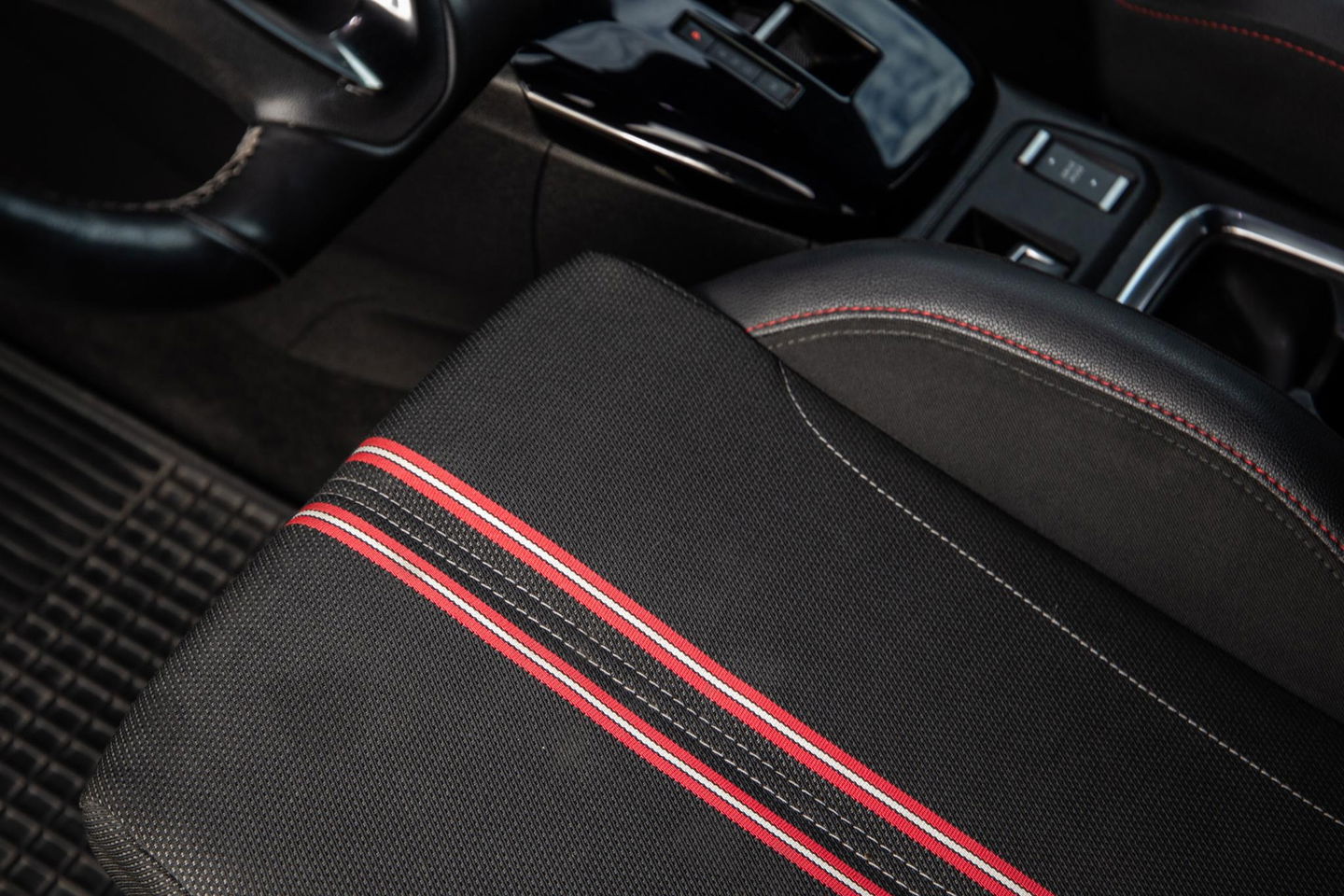 Opel Corsa 1.2 Turbo GS BLACK LINE / APPLE CARPLAY / AUTOMAAT / 360 CAMERA / STOELVERWARMING