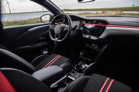 Opel Corsa 1.2 Turbo GS BLACK LINE / APPLE CARPLAY / AUTOMAAT / 360 CAMERA / STOELVERWARMING