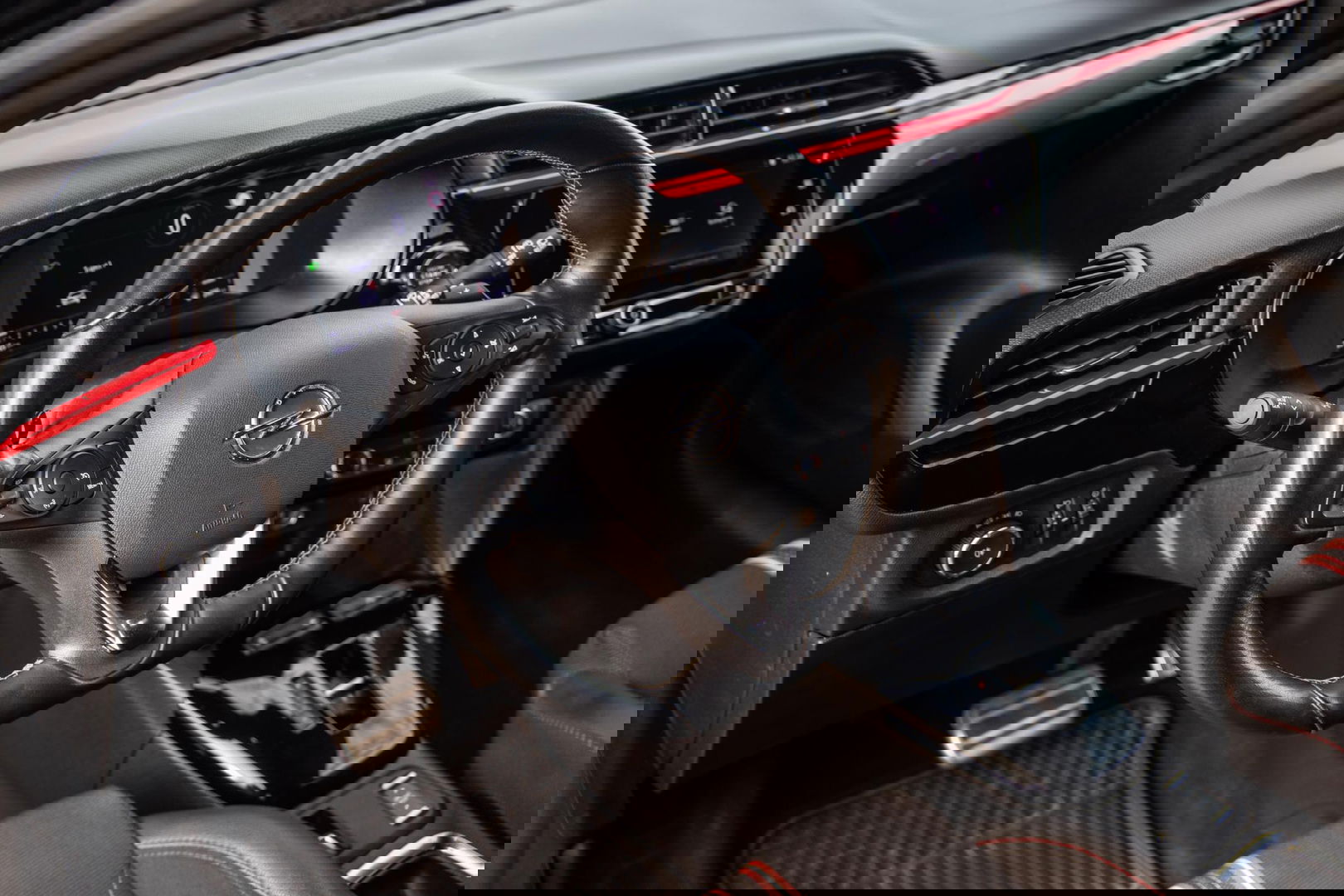 Opel Corsa 1.2 Turbo GS BLACK LINE / APPLE CARPLAY / AUTOMAAT / 360 CAMERA / STOELVERWARMING