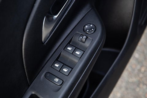 Opel Corsa 1.2 Turbo GS BLACK LINE / APPLE CARPLAY / AUTOMAAT / 360 CAMERA / STOELVERWARMING