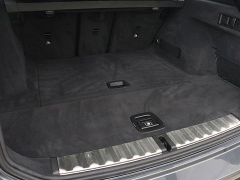 BMW 3 Serie 318i High Executive | Sport Line | Leder | Stoelverwarming | Camera | Sportstoelen | Carplay | Sfeerverlichting | Live Cockpit | Navigatie | Full LED | Climate control | Park Assist | Cruise control