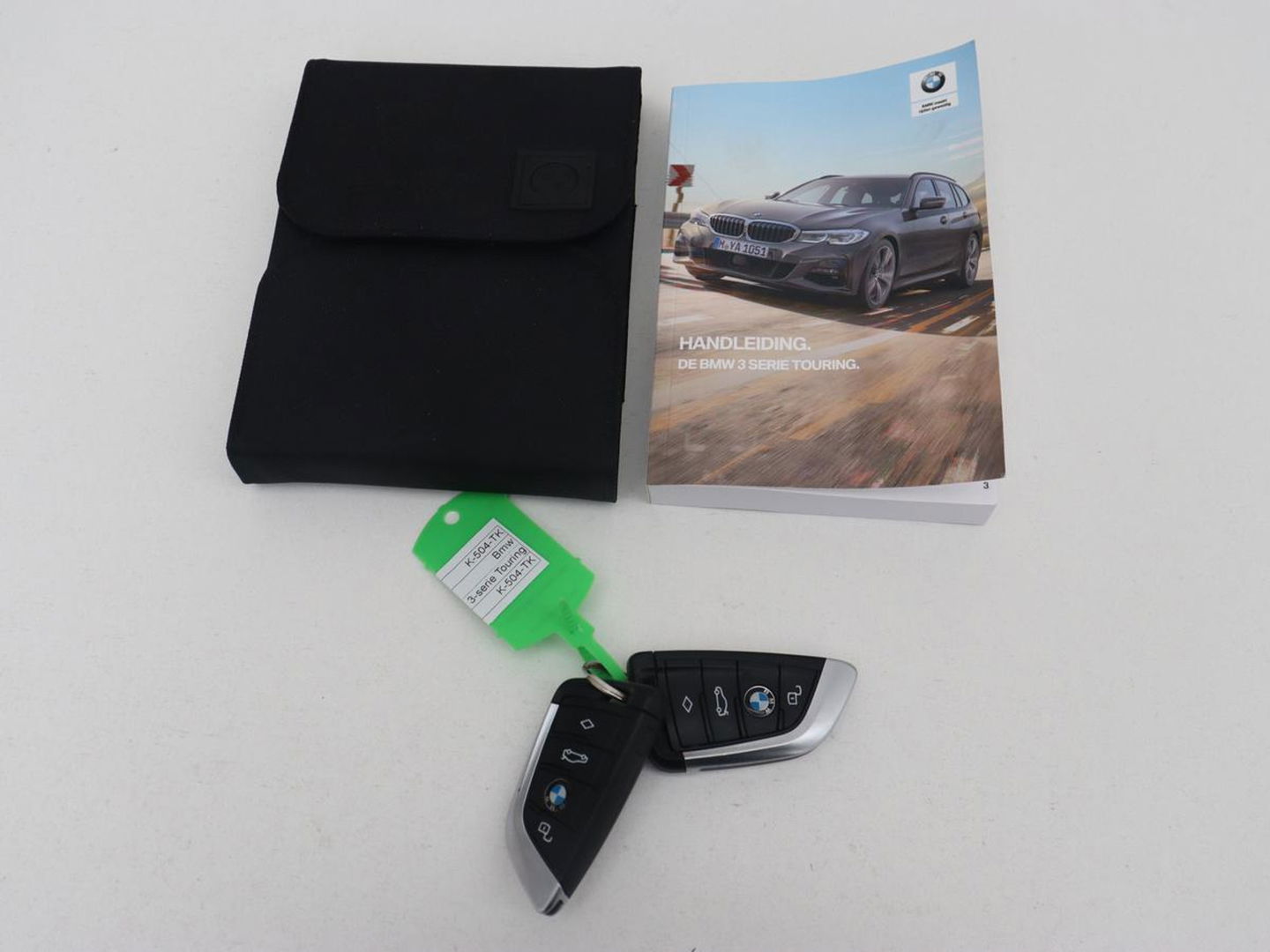 BMW 3 Serie 318i High Executive | Sport Line | Leder | Stoelverwarming | Camera | Sportstoelen | Carplay | Sfeerverlichting | Live Cockpit | Navigatie | Full LED | Climate control | Park Assist | Cruise control