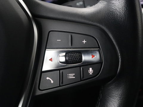 BMW 3 Serie 318i High Executive | Sport Line | Leder | Stoelverwarming | Camera | Sportstoelen | Carplay | Sfeerverlichting | Live Cockpit | Navigatie | Full LED | Climate control | Park Assist | Cruise control