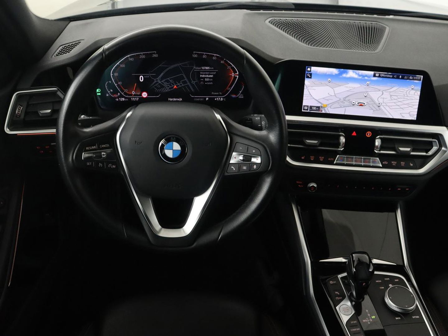 BMW 3 Serie 318i High Executive | Sport Line | Leder | Stoelverwarming | Camera | Sportstoelen | Carplay | Sfeerverlichting | Live Cockpit | Navigatie | Full LED | Climate control | Park Assist | Cruise control