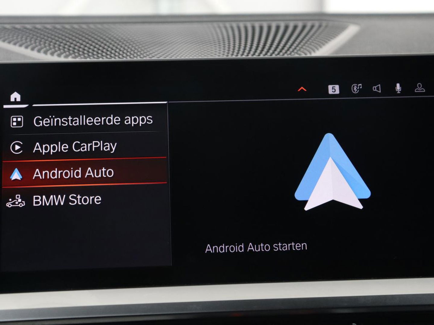 BMW 3 Serie 318i High Executive | Sport Line | Leder | Stoelverwarming | Camera | Sportstoelen | Carplay | Sfeerverlichting | Live Cockpit | Navigatie | Full LED | Climate control | Park Assist | Cruise control