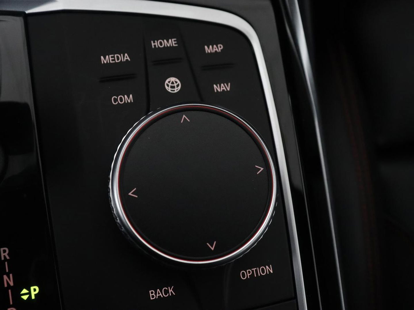 BMW 3 Serie 318i High Executive | Sport Line | Leder | Stoelverwarming | Camera | Sportstoelen | Carplay | Sfeerverlichting | Live Cockpit | Navigatie | Full LED | Climate control | Park Assist | Cruise control