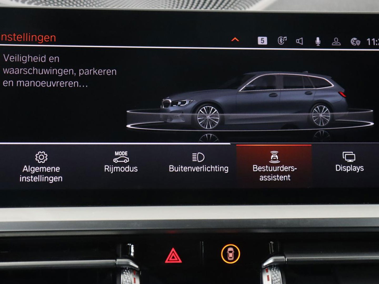 BMW 3 Serie 318i High Executive | Sport Line | Leder | Stoelverwarming | Camera | Sportstoelen | Carplay | Sfeerverlichting | Live Cockpit | Navigatie | Full LED | Climate control | Park Assist | Cruise control