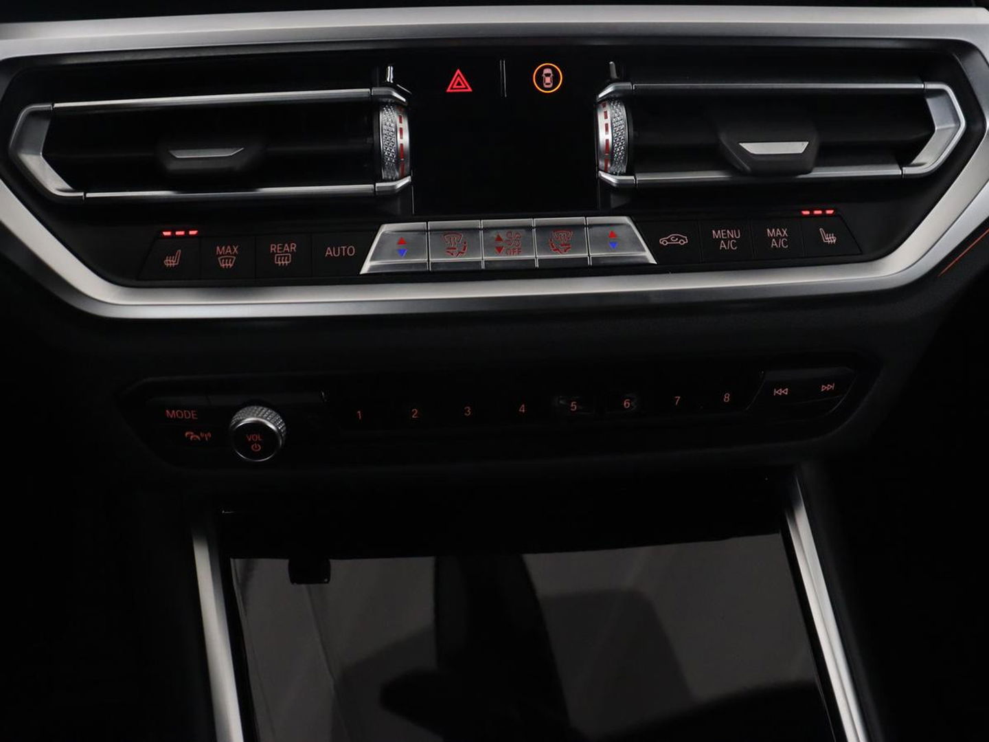 BMW 3 Serie 318i High Executive | Sport Line | Leder | Stoelverwarming | Camera | Sportstoelen | Carplay | Sfeerverlichting | Live Cockpit | Navigatie | Full LED | Climate control | Park Assist | Cruise control