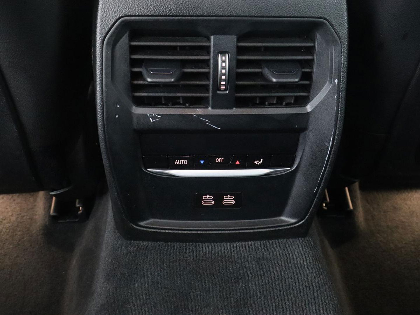 BMW 3 Serie 318i High Executive | Sport Line | Leder | Stoelverwarming | Camera | Sportstoelen | Carplay | Sfeerverlichting | Live Cockpit | Navigatie | Full LED | Climate control | Park Assist | Cruise control