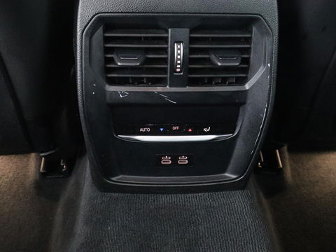 BMW 3 Serie 318i High Executive | Sport Line | Leder | Stoelverwarming | Camera | Sportstoelen | Carplay | Sfeerverlichting | Live Cockpit | Navigatie | Full LED | Climate control | Park Assist | Cruise control