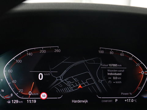 BMW 3 Serie 318i High Executive | Sport Line | Leder | Stoelverwarming | Camera | Sportstoelen | Carplay | Sfeerverlichting | Live Cockpit | Navigatie | Full LED | Climate control | Park Assist | Cruise control