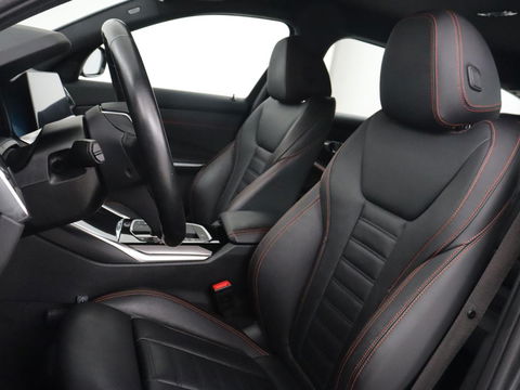 BMW 3 Serie 318i High Executive | Sport Line | Leder | Stoelverwarming | Camera | Sportstoelen | Carplay | Sfeerverlichting | Live Cockpit | Navigatie | Full LED | Climate control | Park Assist | Cruise control