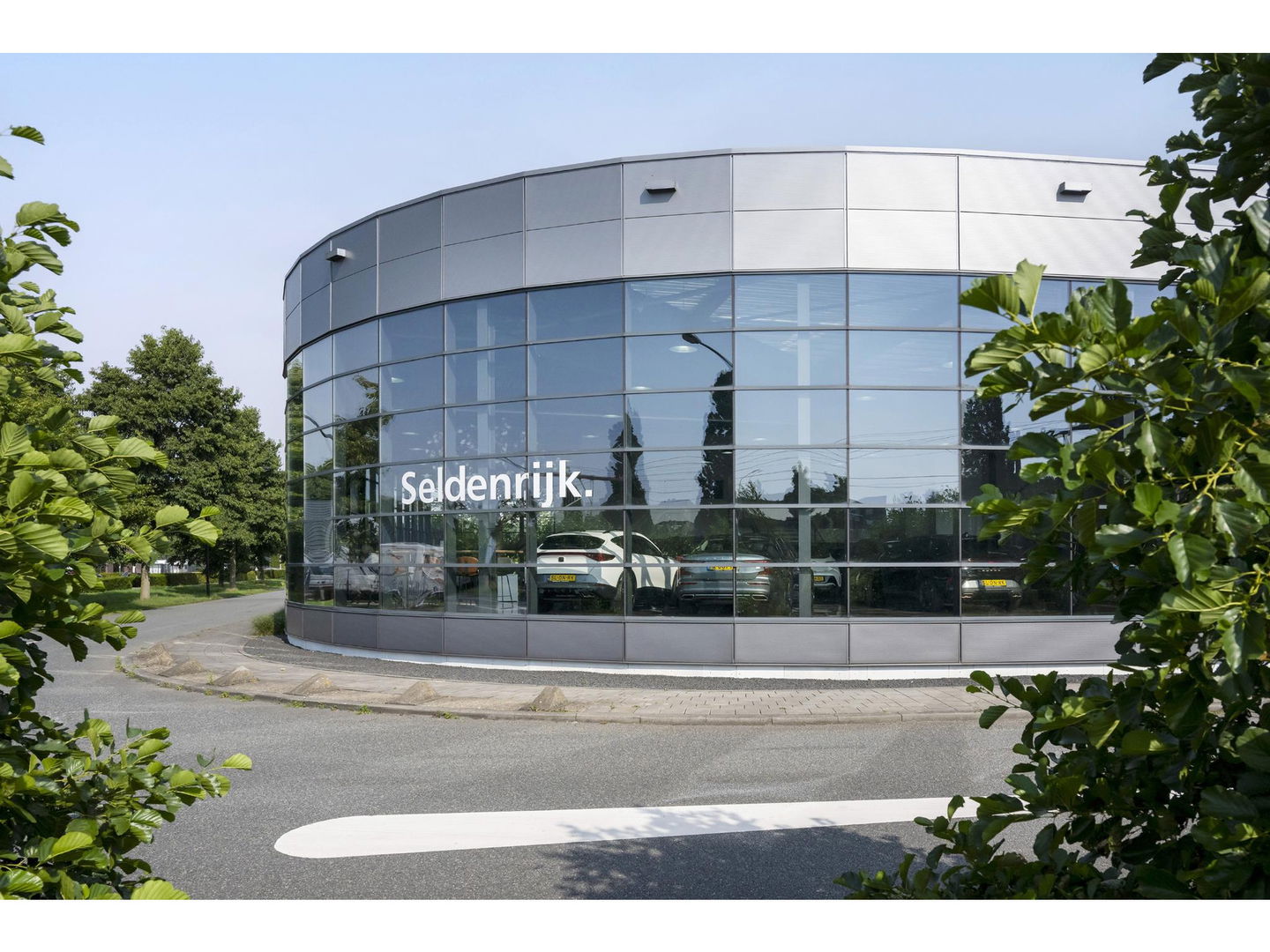 BMW 3 Serie 318i High Executive | Sport Line | Leder | Stoelverwarming | Camera | Sportstoelen | Carplay | Sfeerverlichting | Live Cockpit | Navigatie | Full LED | Climate control | Park Assist | Cruise control