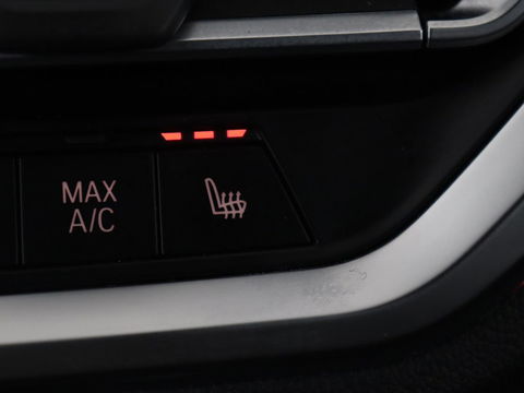 BMW 3 Serie 318i High Executive | Sport Line | Leder | Stoelverwarming | Camera | Sportstoelen | Carplay | Sfeerverlichting | Live Cockpit | Navigatie | Full LED | Climate control | Park Assist | Cruise control