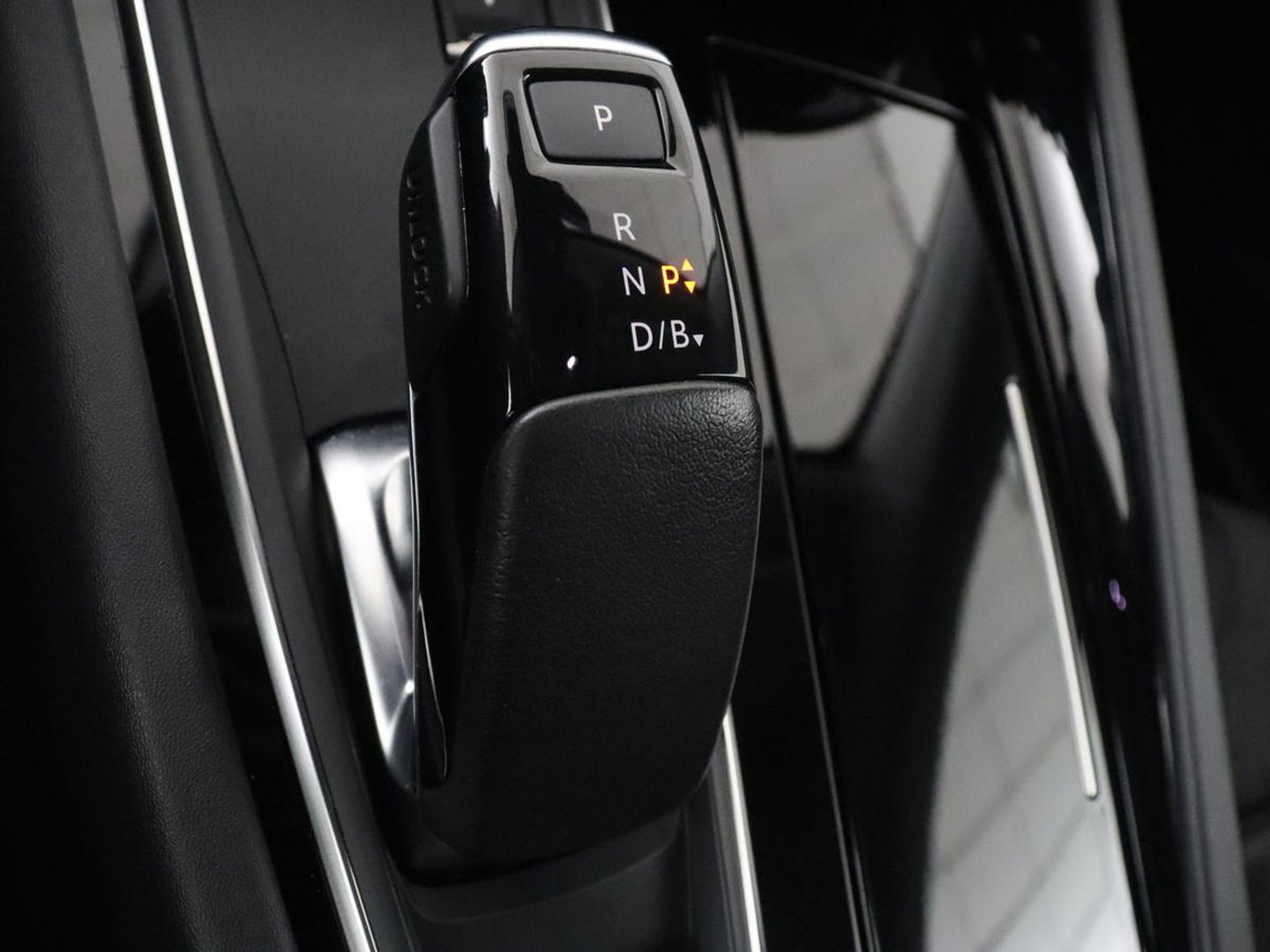 Peugeot 508 1.6 HYbrid 225 Allure | Stoelverwarming | Trekhaak | Adaptive cruise | Camera | Carplay | Half leder | Keyless | Full LED | Climate control | Sfeerverlichting | PHEV | Plug In