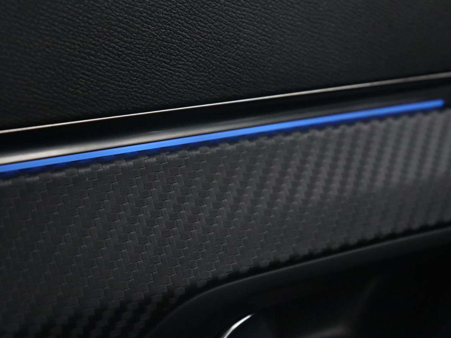 Peugeot 508 1.6 HYbrid 225 Allure | Stoelverwarming | Trekhaak | Adaptive cruise | Camera | Carplay | Half leder | Keyless | Full LED | Climate control | Sfeerverlichting | PHEV | Plug In