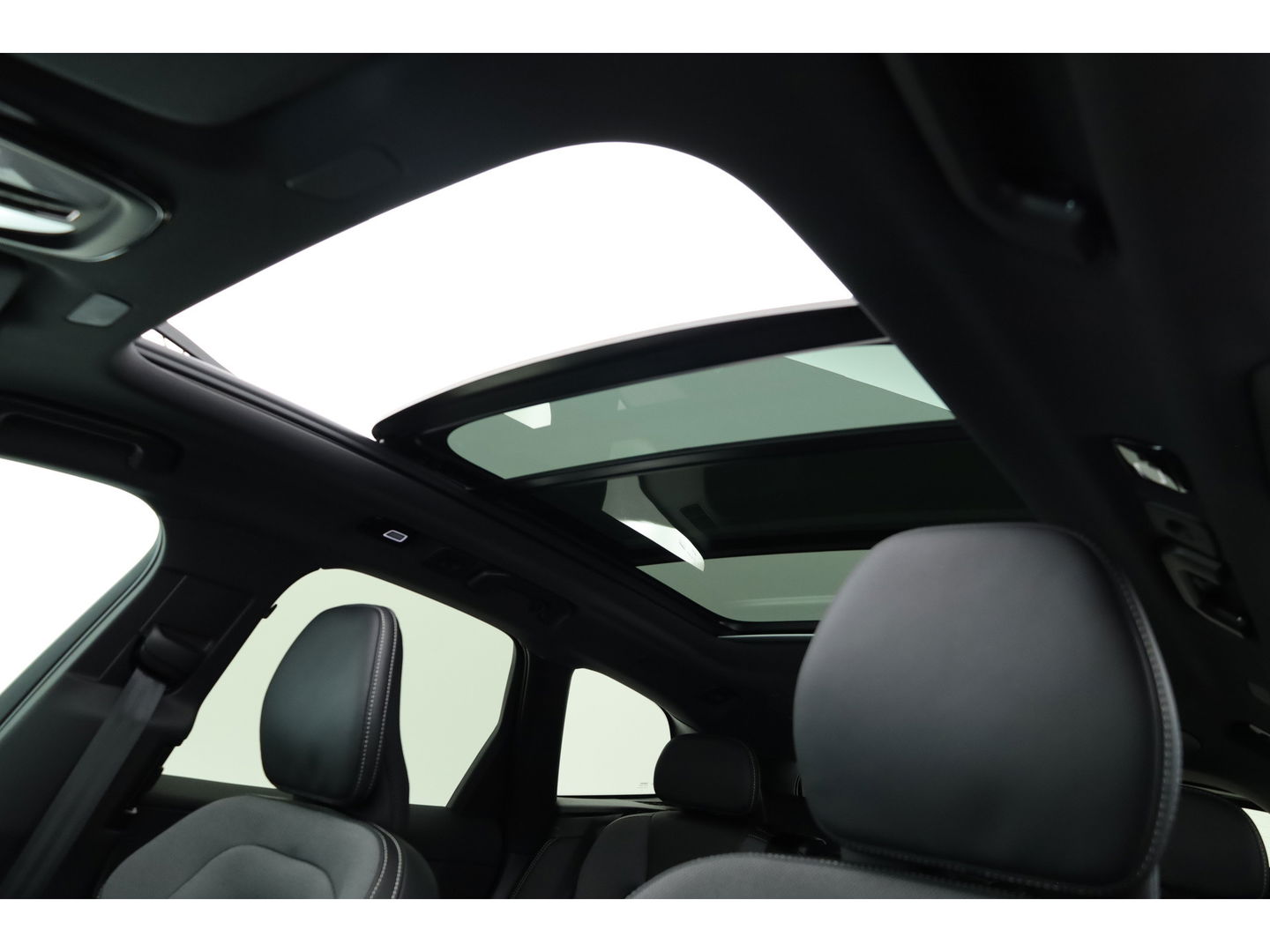 Volvo XC60 T6 Plug-in hybrid Plus Black Edition | Pano | Harman Kardon | Memory Seats | 360cam | Blis | Pilot Assist | 21''