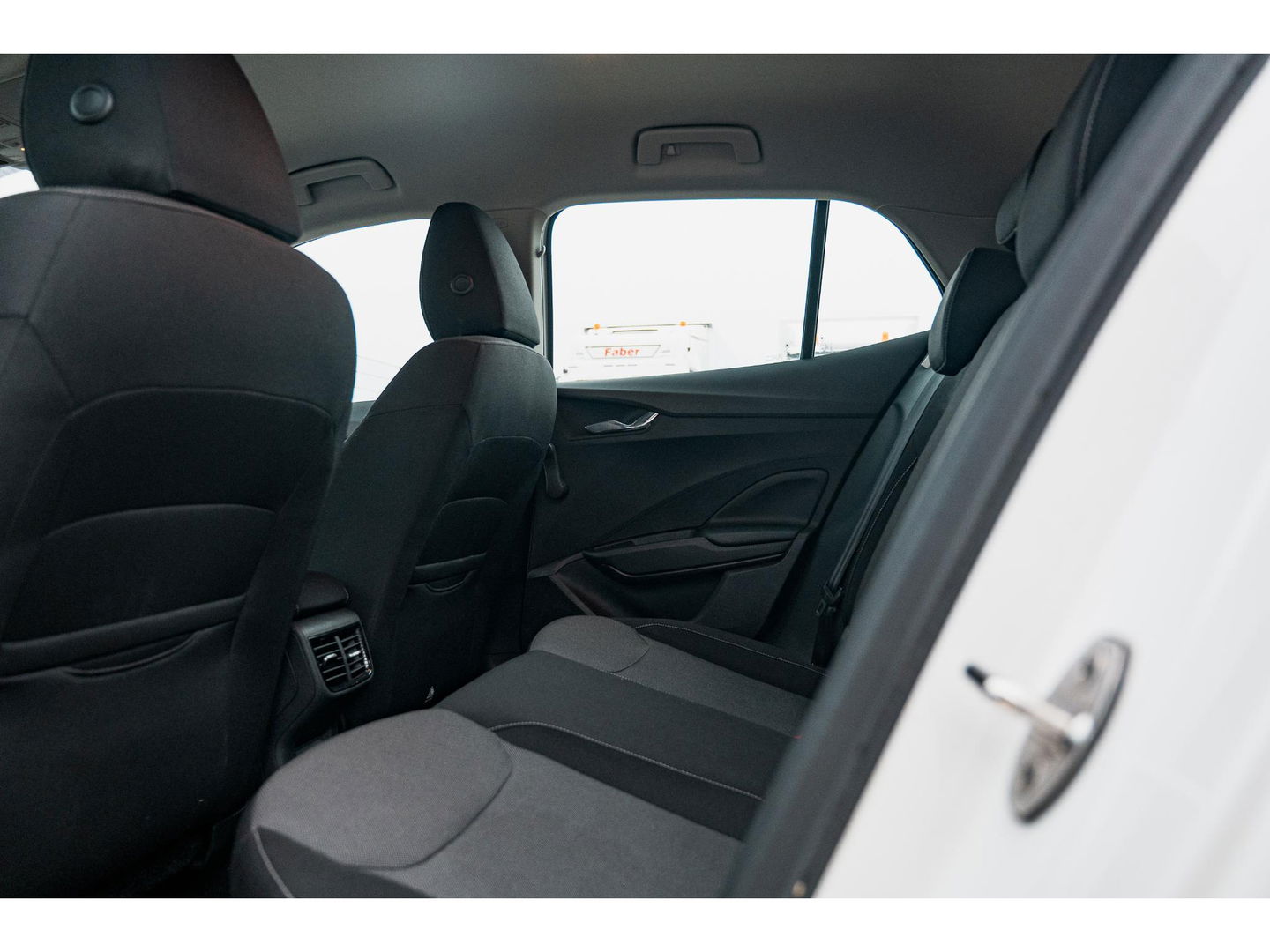 Škoda Fabia 1.0 TSI Ambition | AIRCO | CRUISE | PDC | FULL LED | ALL SEASON BANDEN