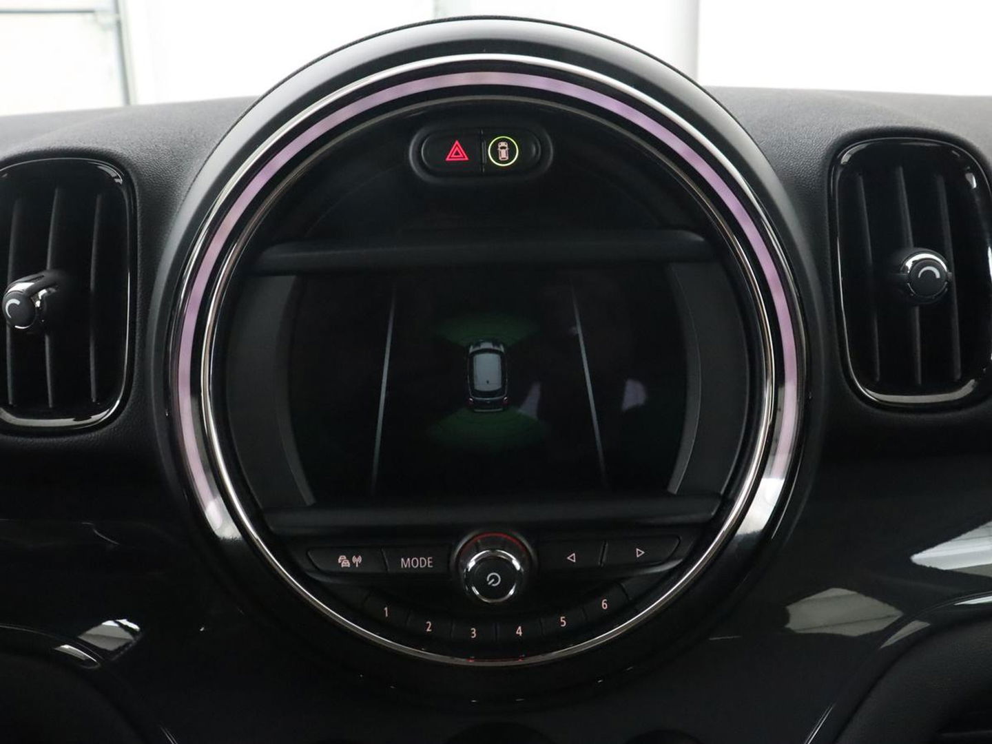 MINI Countryman 1.5 Cooper Chili | Automaat | Full LED | Navigatie | Parkeerhulp | Climate control | 17'' | Bluetooth | Cruise control