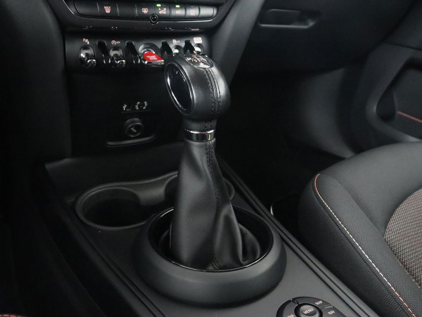 MINI Countryman 1.5 Cooper Chili | Automaat | Full LED | Navigatie | Parkeerhulp | Climate control | 17'' | Bluetooth | Cruise control