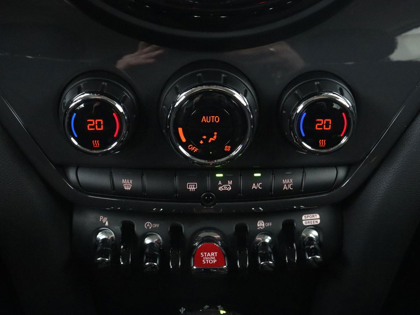 MINI Countryman 1.5 Cooper Chili | Automaat | Full LED | Navigatie | Parkeerhulp | Climate control | 17'' | Bluetooth | Cruise control