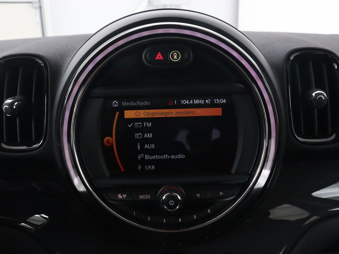 MINI Countryman 1.5 Cooper Chili | Automaat | Full LED | Navigatie | Parkeerhulp | Climate control | 17'' | Bluetooth | Cruise control