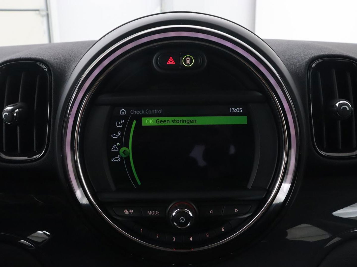 MINI Countryman 1.5 Cooper Chili | Automaat | Full LED | Navigatie | Parkeerhulp | Climate control | 17'' | Bluetooth | Cruise control