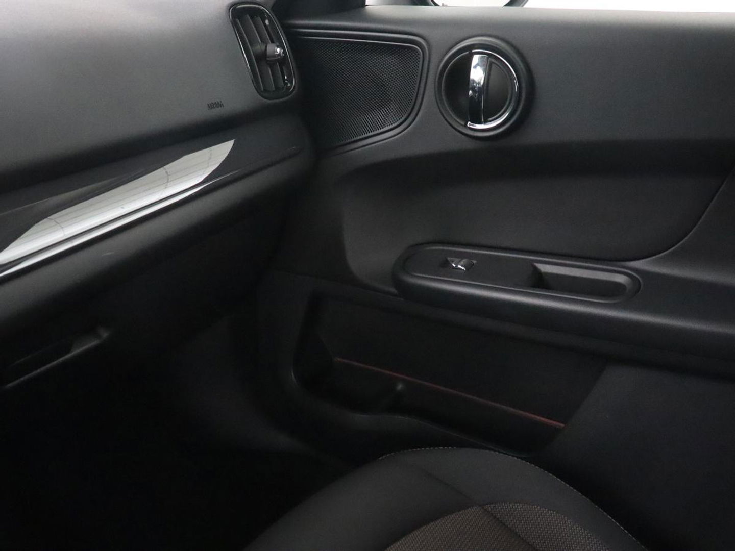 MINI Countryman 1.5 Cooper Chili | Automaat | Full LED | Navigatie | Parkeerhulp | Climate control | 17'' | Bluetooth | Cruise control