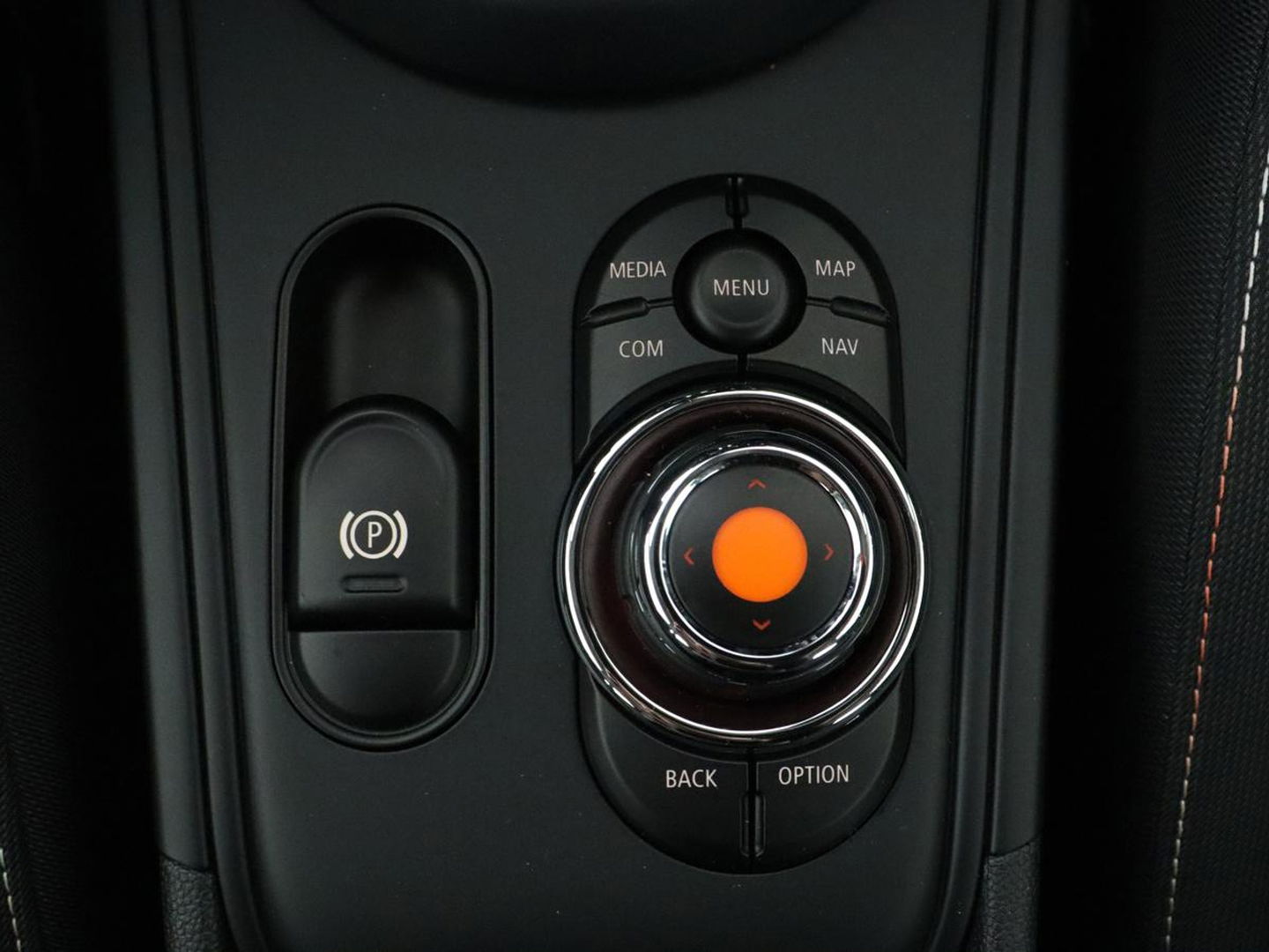 MINI Countryman 1.5 Cooper Chili | Automaat | Full LED | Navigatie | Parkeerhulp | Climate control | 17'' | Bluetooth | Cruise control