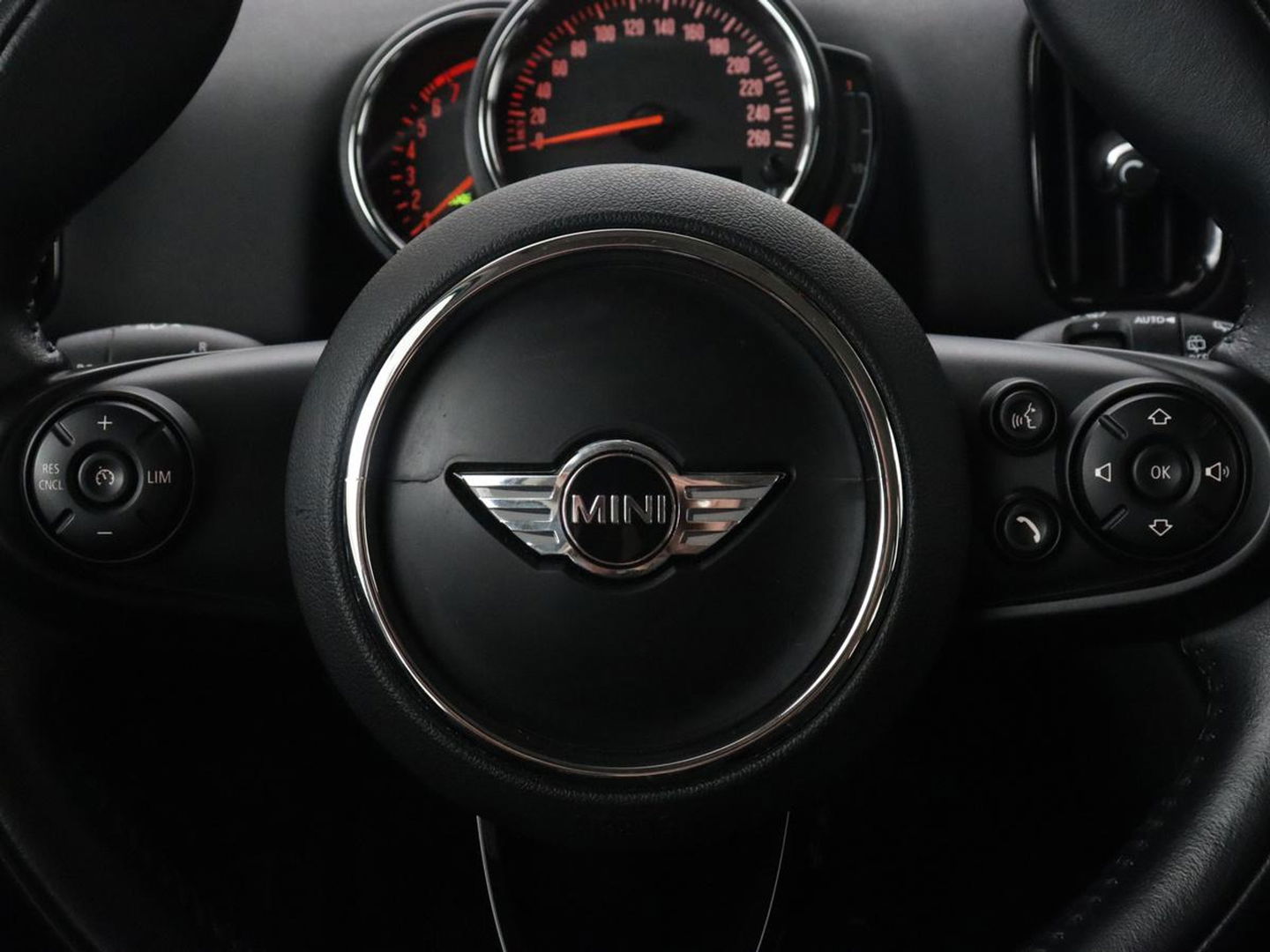 MINI Countryman 1.5 Cooper Chili | Automaat | Full LED | Navigatie | Parkeerhulp | Climate control | 17'' | Bluetooth | Cruise control