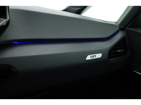 Volkswagen ID.3 First 58 kWh | Navi | Stoel- Stuurverw. | Adapt. Cruise | Apple CarPlay | PDC