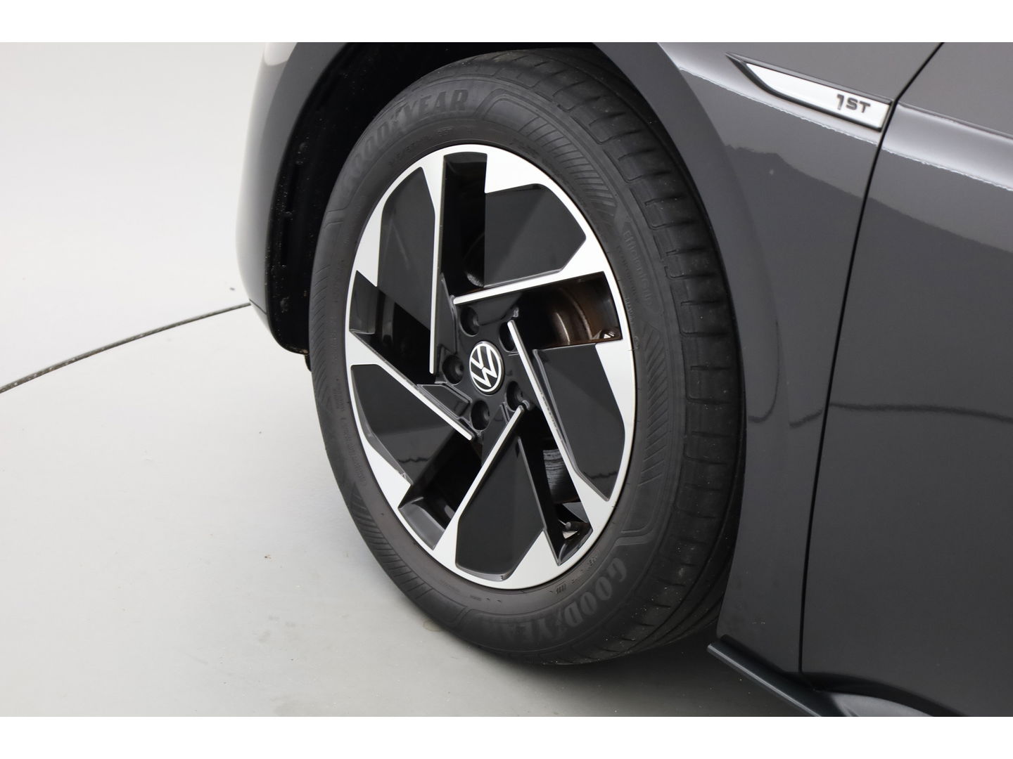 Volkswagen ID.3 First 58 kWh | Navi | Stoel- Stuurverw. | Adapt. Cruise | Apple CarPlay | PDC