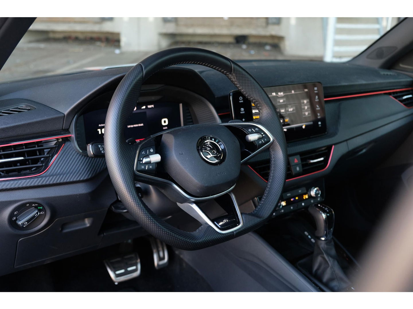 Škoda Kamiq 1.0 TSI DSG Monte Carlo | PANO | STOEL, STUUR & VOORRUIT VERW. | ADAPTIVE CRUISE | DIGI DASH | SPORT