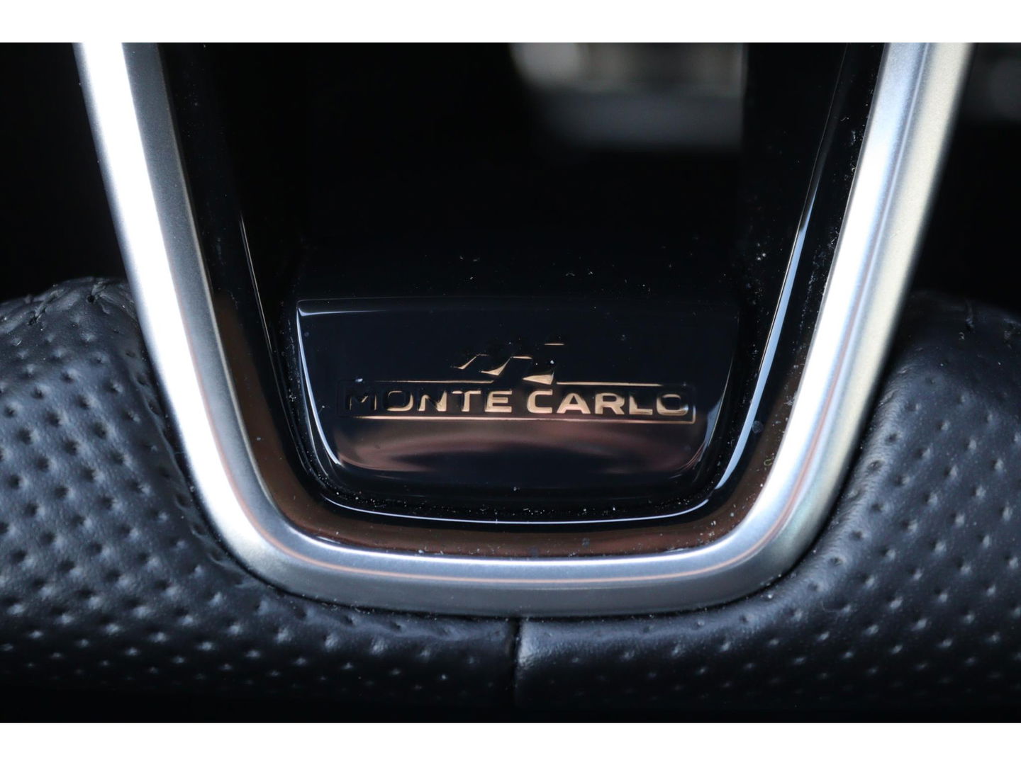 Škoda Kamiq 1.0 TSI DSG Monte Carlo | PANO | STOEL, STUUR & VOORRUIT VERW. | ADAPTIVE CRUISE | DIGI DASH | SPORT