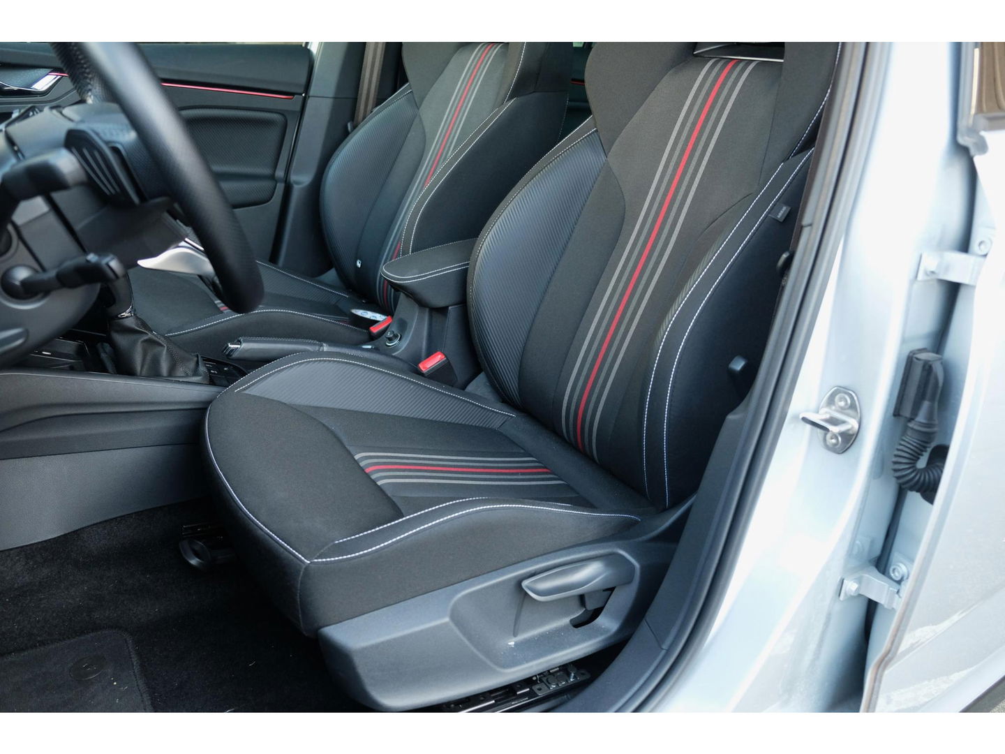 Škoda Kamiq 1.0 TSI DSG Monte Carlo | PANO | STOEL, STUUR & VOORRUIT VERW. | ADAPTIVE CRUISE | DIGI DASH | SPORT