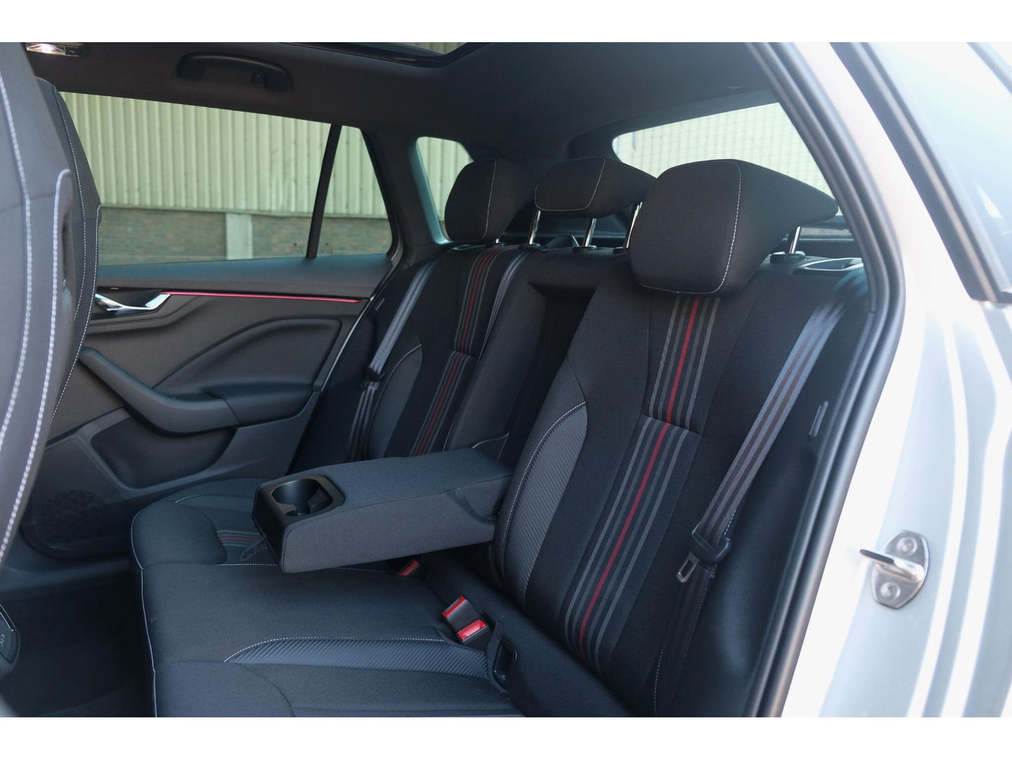 Škoda Kamiq 1.0 TSI DSG Monte Carlo | PANO | STOEL, STUUR & VOORRUIT VERW. | ADAPTIVE CRUISE | DIGI DASH | SPORT